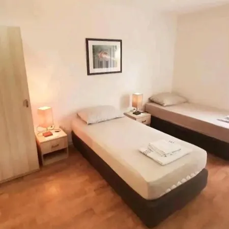 Hostel Stone Gardens *