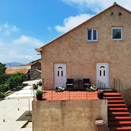 Stone Gardens Hostel Doli