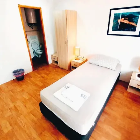 Hostel Stone Gardens *